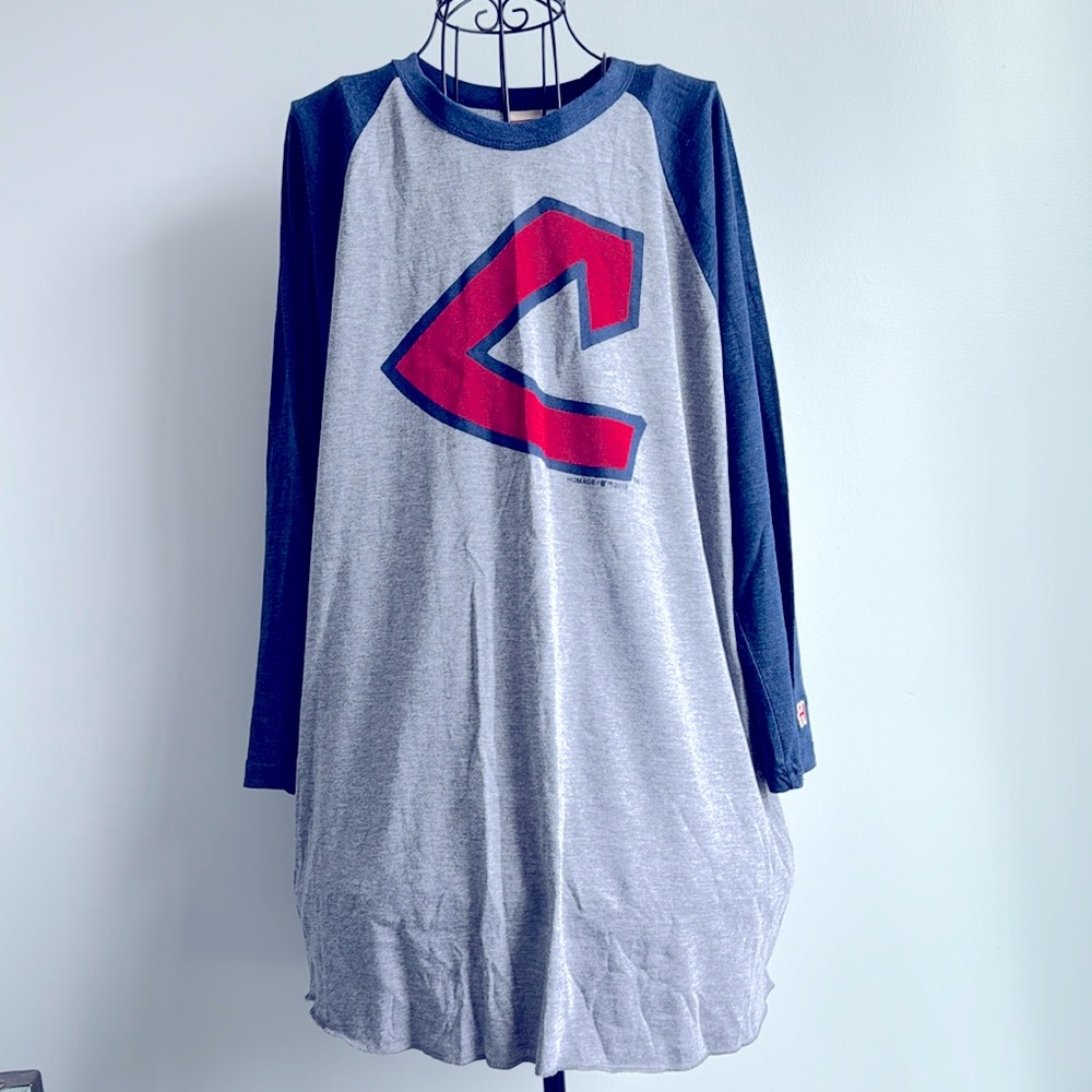 New Men’s Large MLB Cleveland Guardians 3/4 Length Jersey Material Shirt
